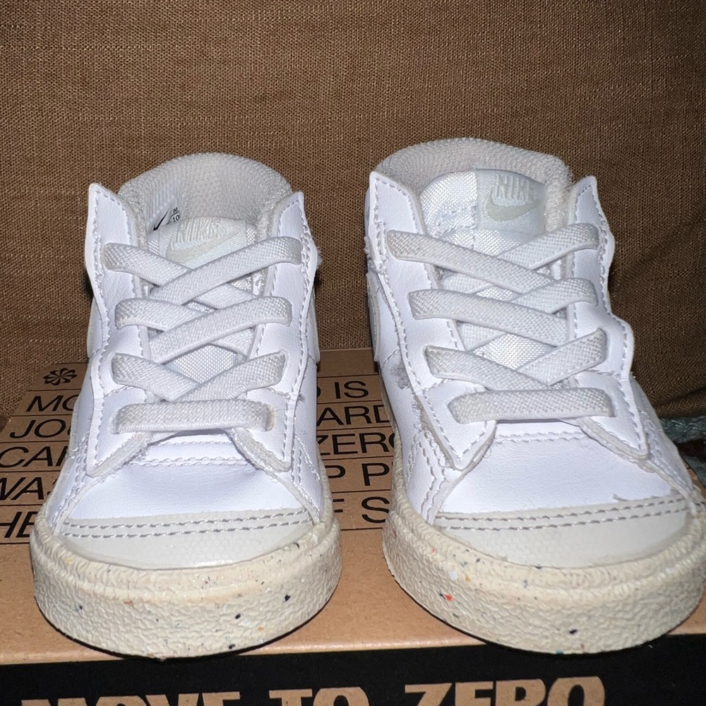 Nike Blazer Mid ’77 SE - Walker Sz. 3